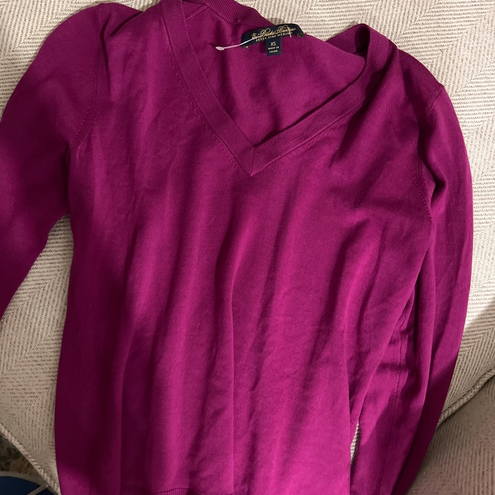 BROOKS BROTHERS Extra-Fine Italian Merino Wool V-neck Sweater Size extra Small